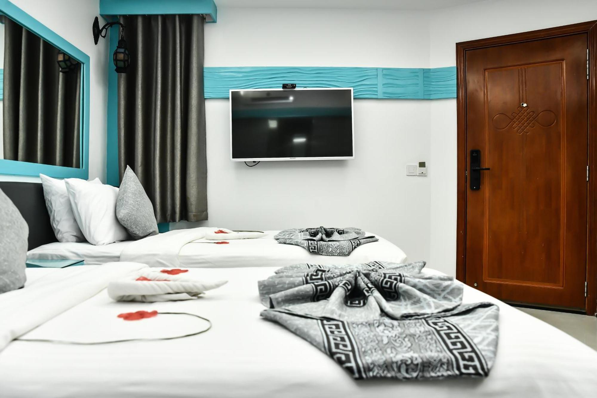 The Hive Beach Male Exterior photo